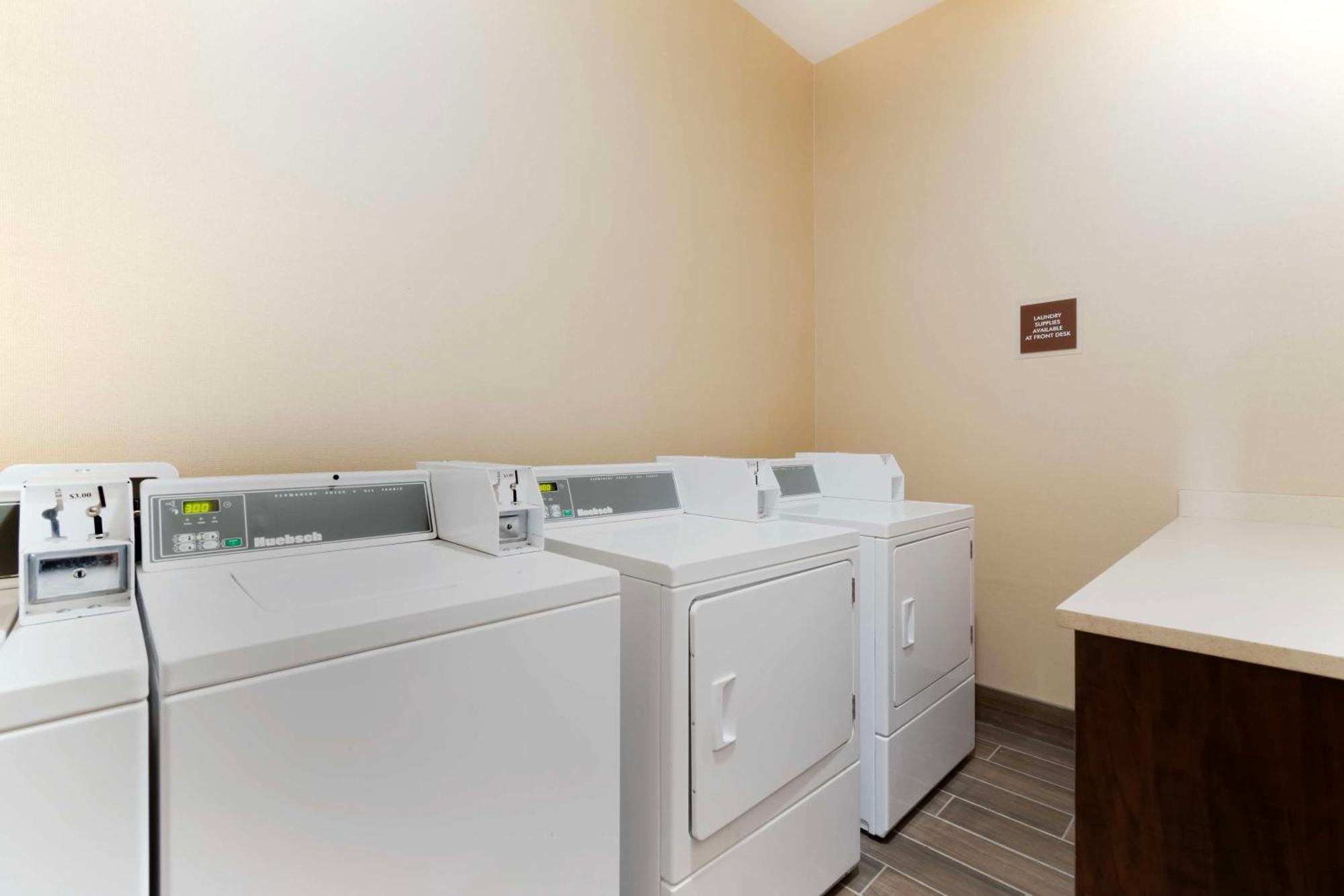 Best Western Plus Moosomin Hotel Extérieur photo